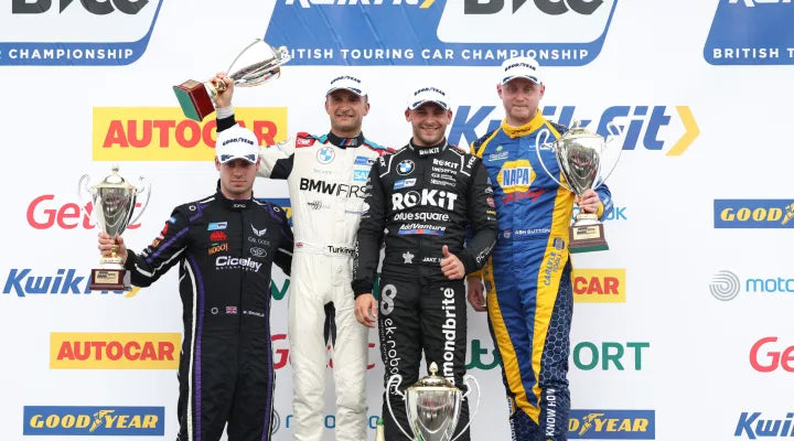 BTCC THRILLS AT KNOCKHILL