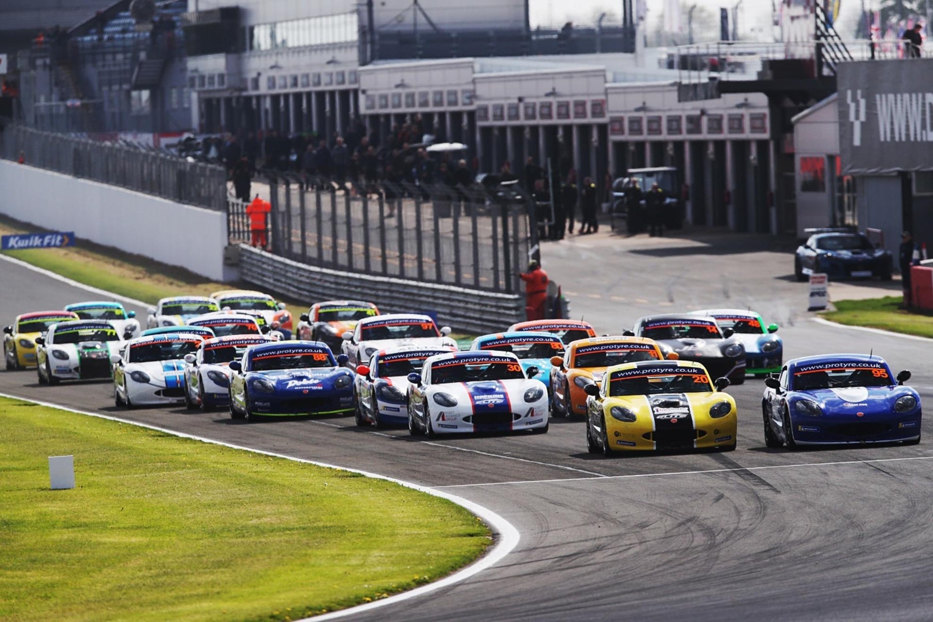 Talented Trio Share Ginetta GT5 Challenge Wins At Donington Park